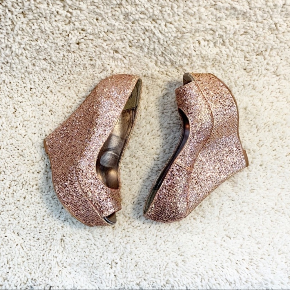 CHARLOTTE RUSSE Rose Gold Peep Toe Wedges